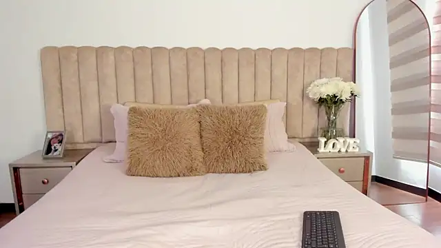 Sophie Restrepo online show from September 25, 3:33 pm