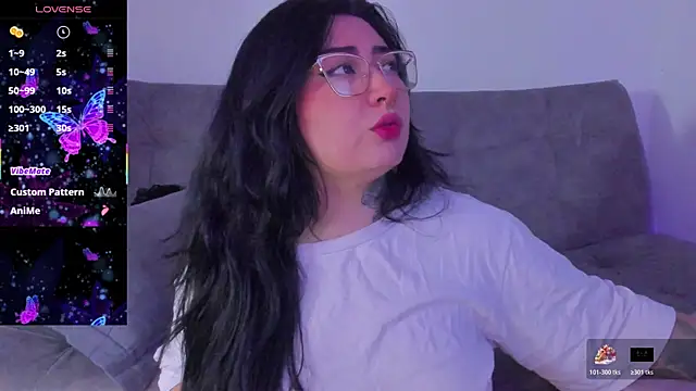 Curvybaddie99 online show from April 9, 5:51 pm