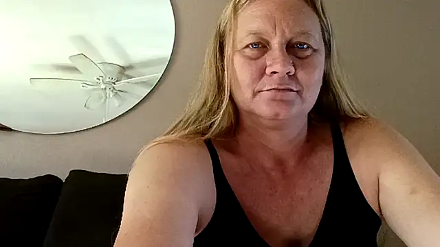 wetnwildforyou online show from December 14, 8:03 pm