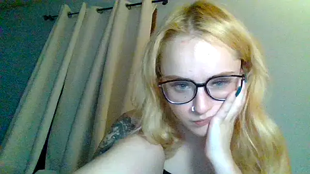 sluttypumpkin online show from August 10, 7:01 am