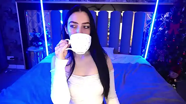 WildKittenX  online show from December 19, 7:00 am