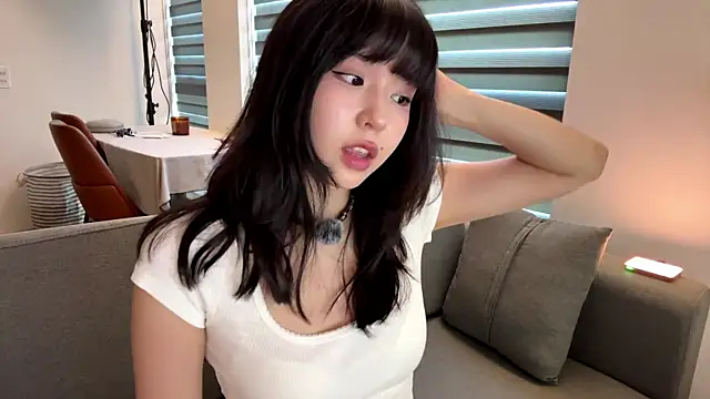 melana love online show from April 4, 10:03 am