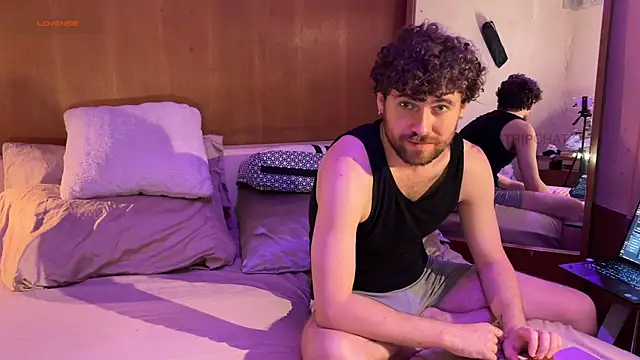 Snapshot of GunnarReed chatting on October 5, 12:26 am GunnarReed online show from October 5, 12:26 am