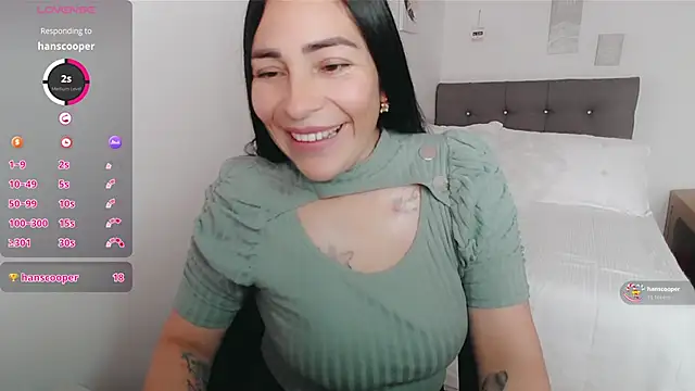 luna lgomez  online show from December 5, 1:23 pm