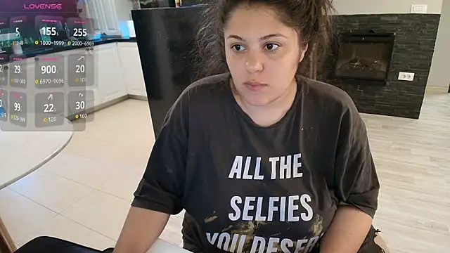 Layla- online show from September 24, 12:15 pm