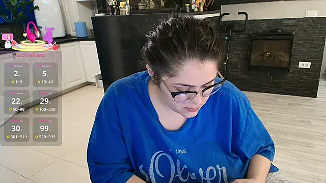 Layla- online show from April 15, 11:11 am