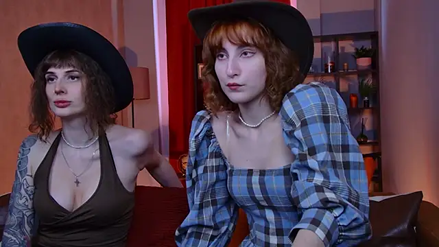 OliviaMcClean online show from April 12, 7:00 am