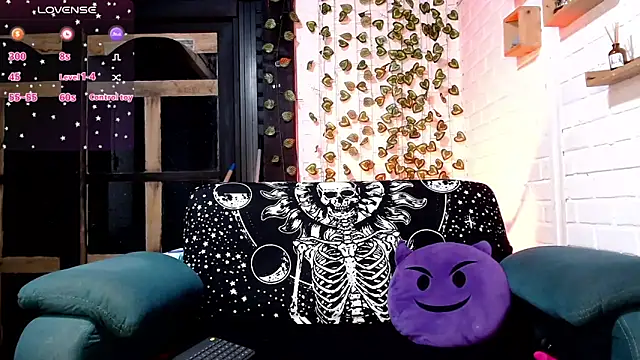 LiraSonnett online show from December 19, 11:52 pm