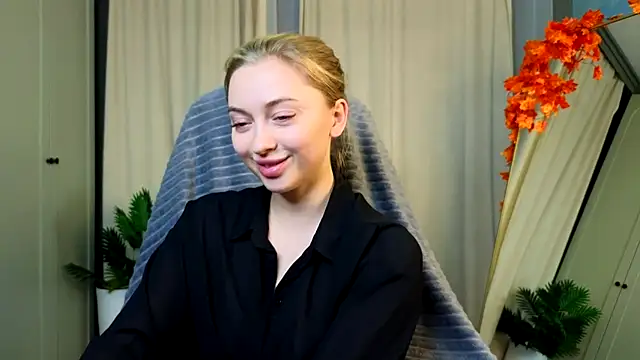 christie luv online show from November 19, 3:01 pm