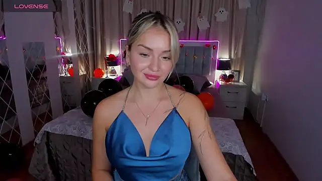 EvaGoddes online show from October 27, 12:01 pm