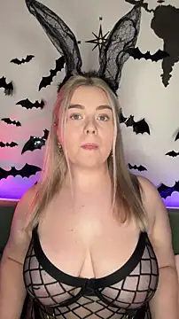 Snapshot of April_Vancee chatting on October 20, 1:25 pm April Vancee online show from October 20, 1:25 pm