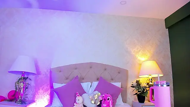 Mia Montess online show from April 16, 4:28 pm