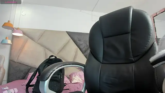 SaskiaGrendel online show from April 12, 12:03 am