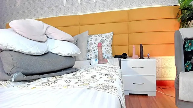 LeilaHiuston online show from March 8, 1:24 am