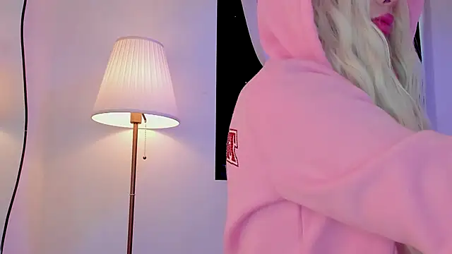 NinaVall online show from November 4, 10:15 pm