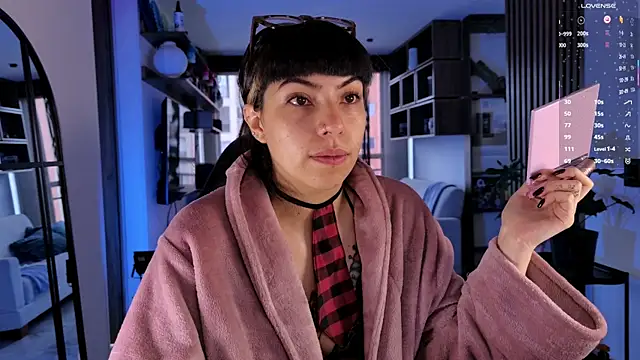 Saraa Desiree online show from April 8, 2:41 pm