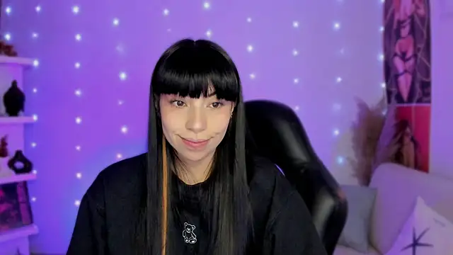 Saraa Desiree online show from December 1, 10:45 pm