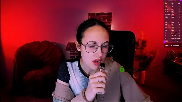 mona cloud online show from December 19, 8:23 pm