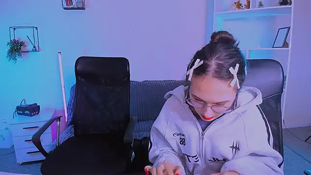 mona cloud online show from November 10, 12:28 am