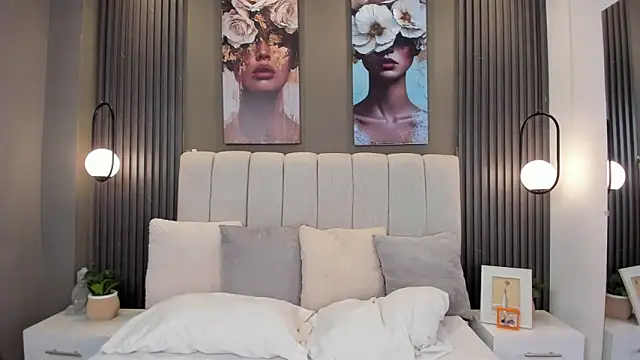 GiannaColling1 online show from February 10, 8:45 pm