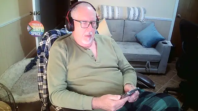 superbearboss online show from April 7, 4:53 pm