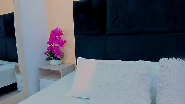 MaddyCrofft online show from October 28, 12:00 pm