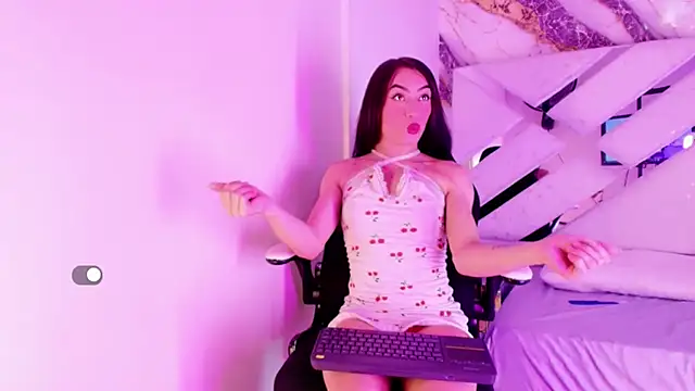 Small Hot19 online show from April 12, 3:26 pm