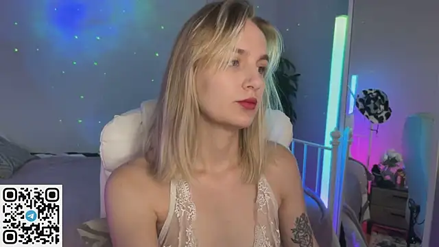 Vikky Moon  online show from July 21, 1:06 am