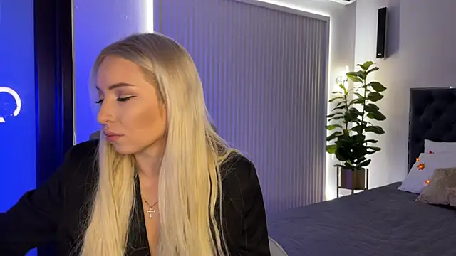 OhMyEmma online show from October 18, 1:19 am