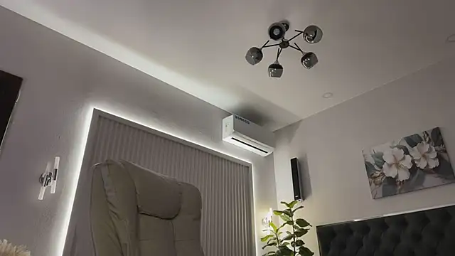 OhMyEmma online show from April 18, 1:08 am