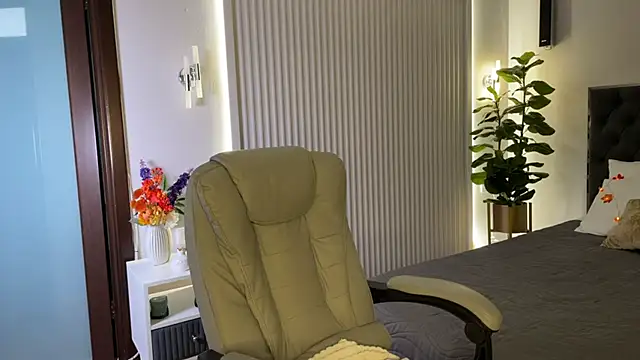 OhMyEmma online show from October 15, 1:30 am