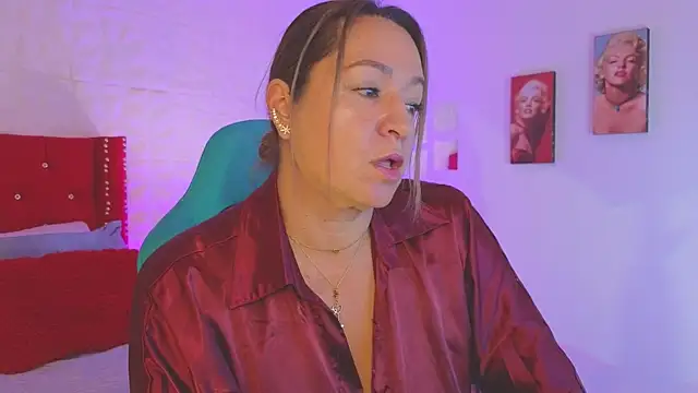 weet Evans    online show from October 29, 3:33 am