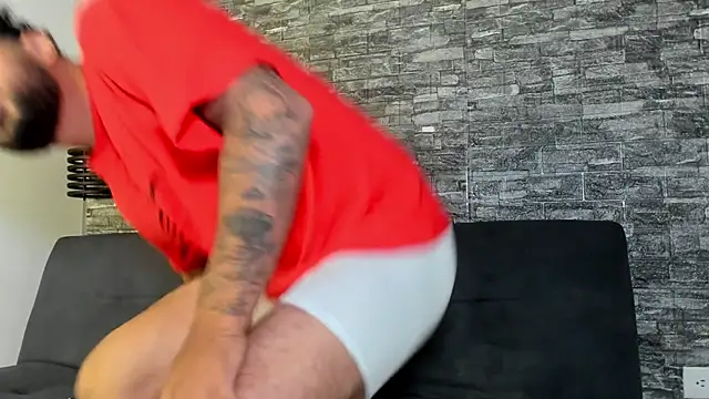 ASHLEY AND ASH online show from November 4, 11:32 pm