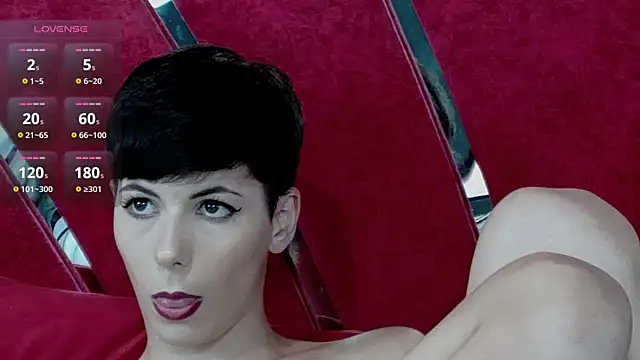 Snapshot of Roxxy_Rouge chatting on October 20, 5:05 pm Roxxy Rouge online show from October 20, 5:05 pm