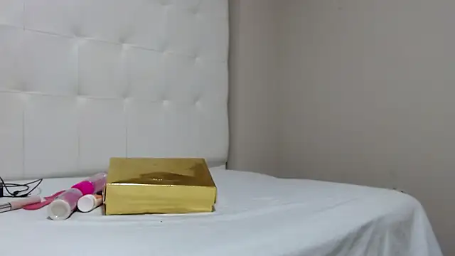 willow smitt online show from September 25, 2:05 pm