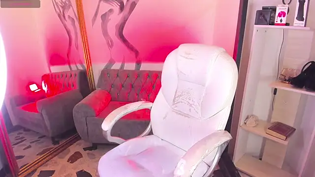 VanessaScott  online show from April 15, 6:47 am