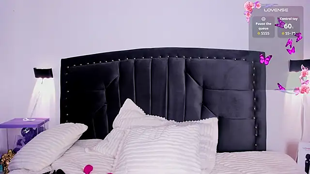 Lilith Thompson online show from November 16, 12:12 am