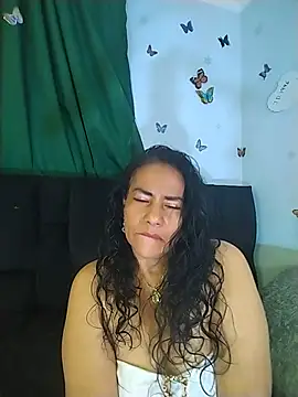AlexaNovoa  online show from June 5, 1:42 am