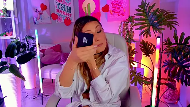 SarahAlluring online show from February 20, 12:18 pm