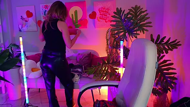 SarahAlluring online show from February 23, 1:10 pm