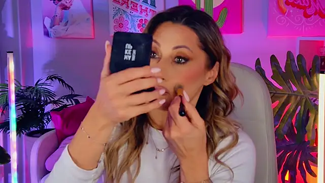 SarahAlluring online show from January 18, 12:45 pm