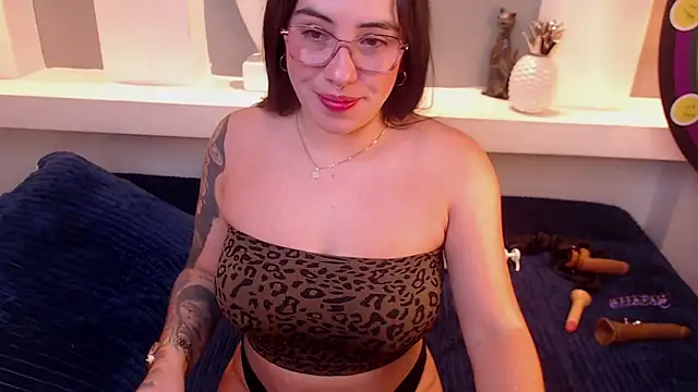 milu w4llace online show from December 13, 11:54 pm