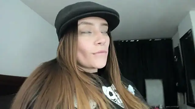 Hat girl online show from December 19, 5:54 am