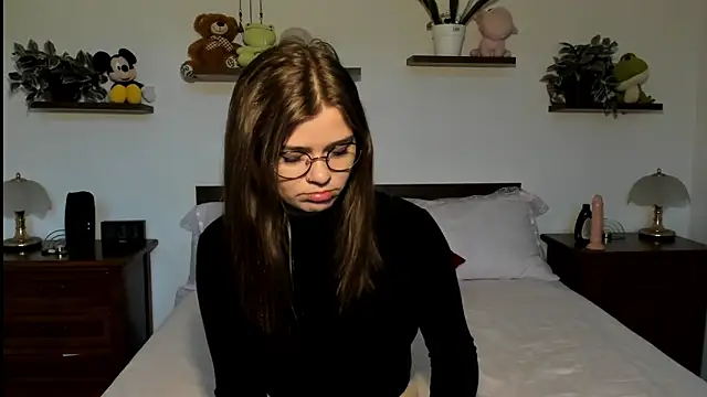 HaleyReedme online show from February 19, 8:25 am