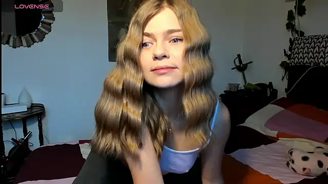 HaleyReedme online show from February 6, 8:39 am