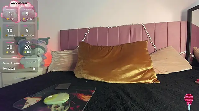 kitty-kryss online show from November 21, 5:04 pm