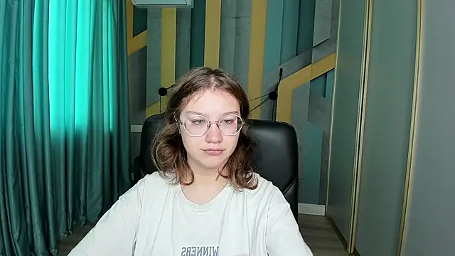 AngelinaLow online show from October 30, 12:28 pm