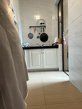 aa520uv online show from April 9, 4:48 am