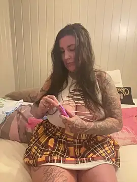 Badgyalbella online show from April 11, 7:17 pm