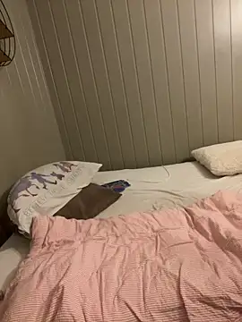 Badgyalbella online show from April 19, 8:11 pm